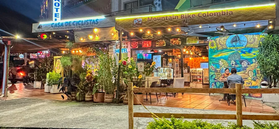 Casa de Ciclistas at night, Guatapé