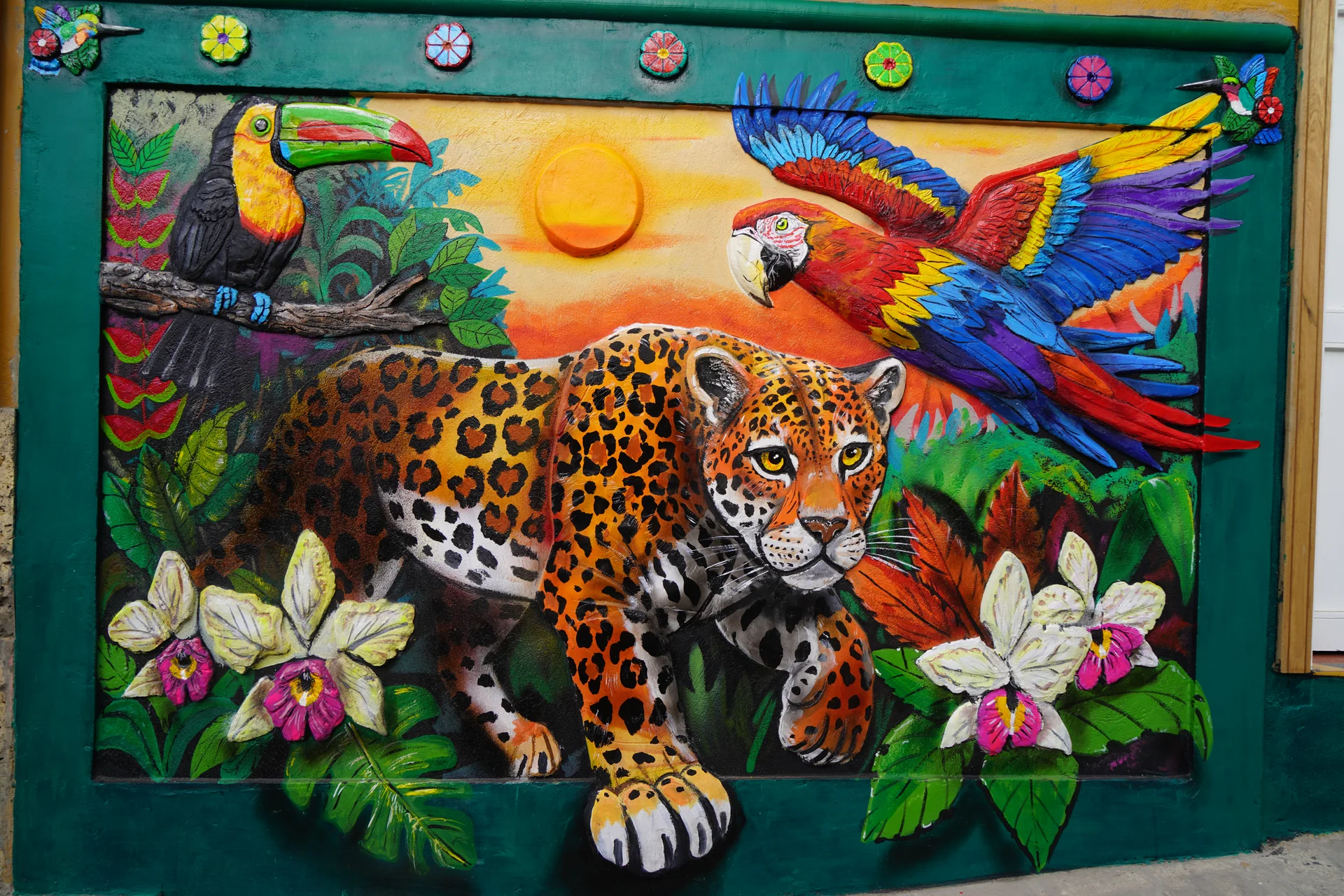 Zócalo art panel depicting jaguar, toucan and scarlet macaw — Colombia biodiversity