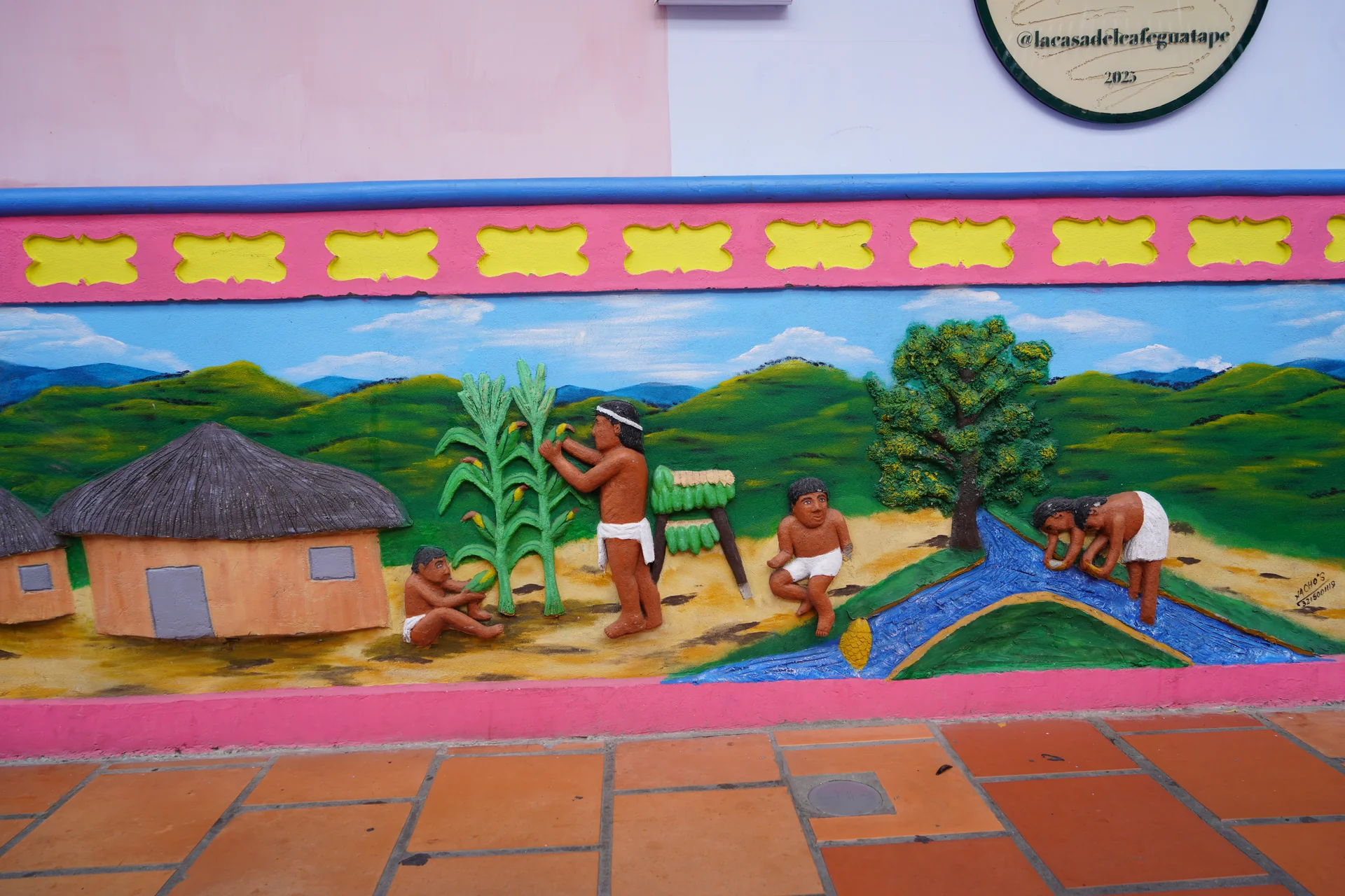 Tahamí daily life with river, farming and children in zócalo relief art