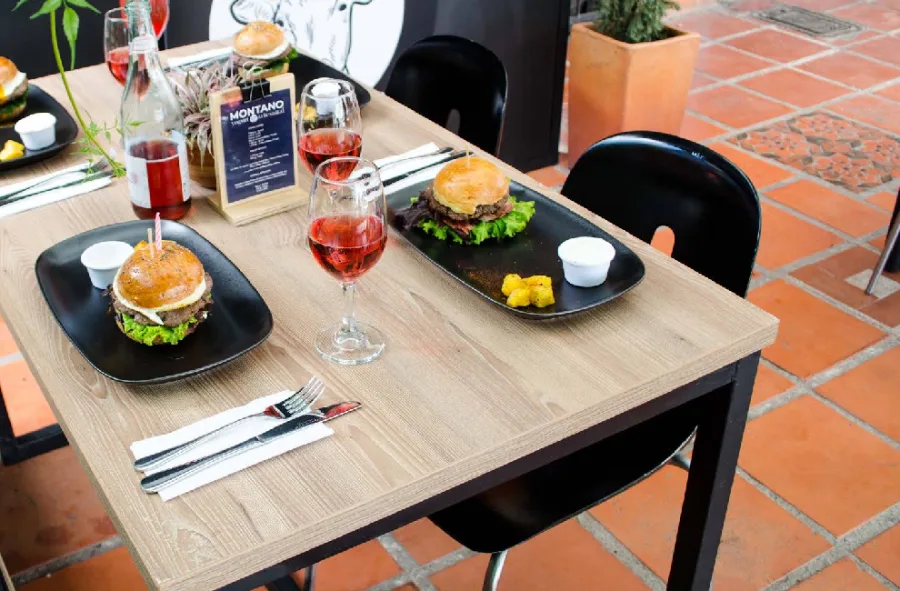 Montano restaurant table, Guatapé