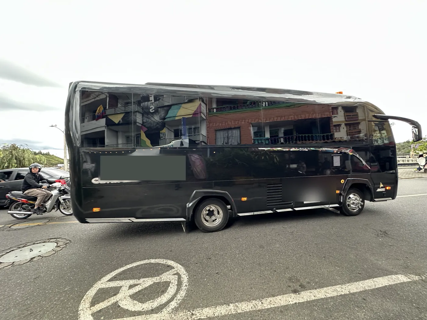 Private tour coach for organized day trips to Guatapé